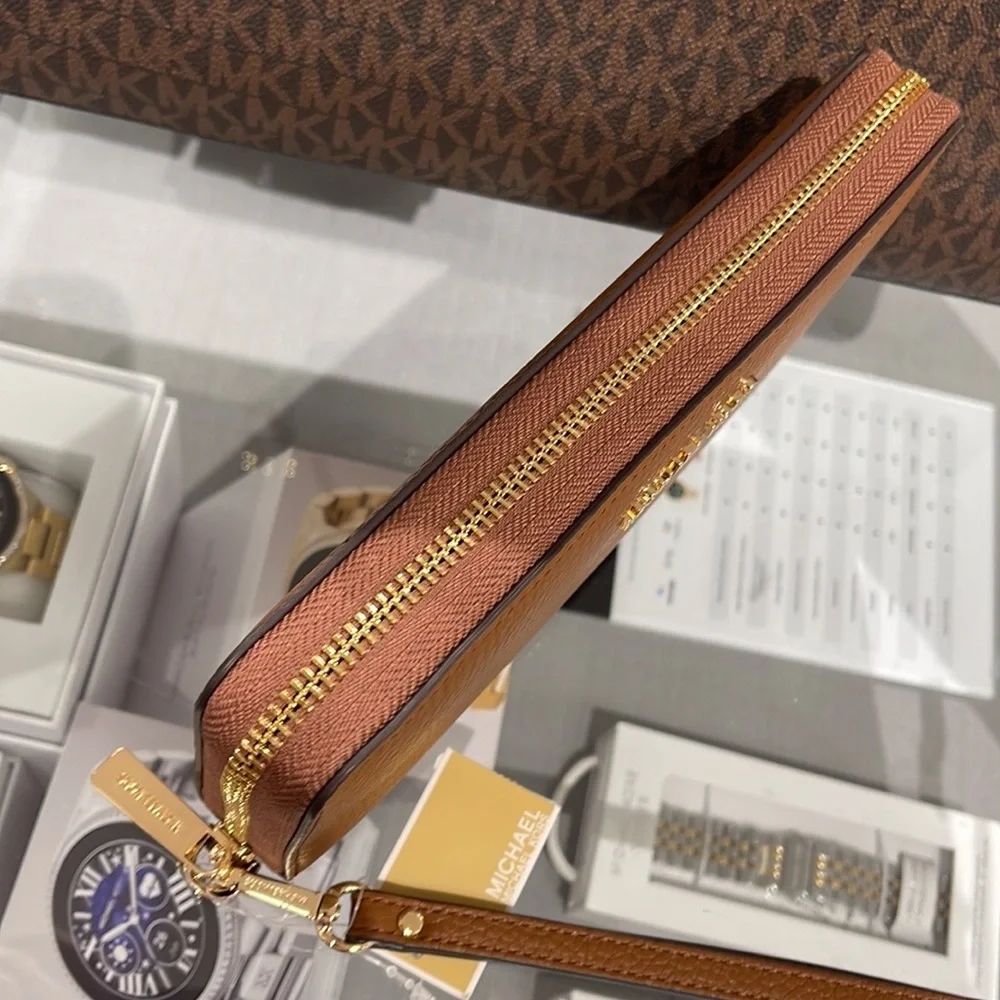 MICHAEL KORS LARGE TRAVEL CONTINENTAL WRISTLET WALLET PHONE HOLDER LUGGAGE